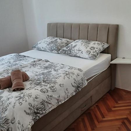 Apartments Villa Adamovic ウマグ エクステリア 写真