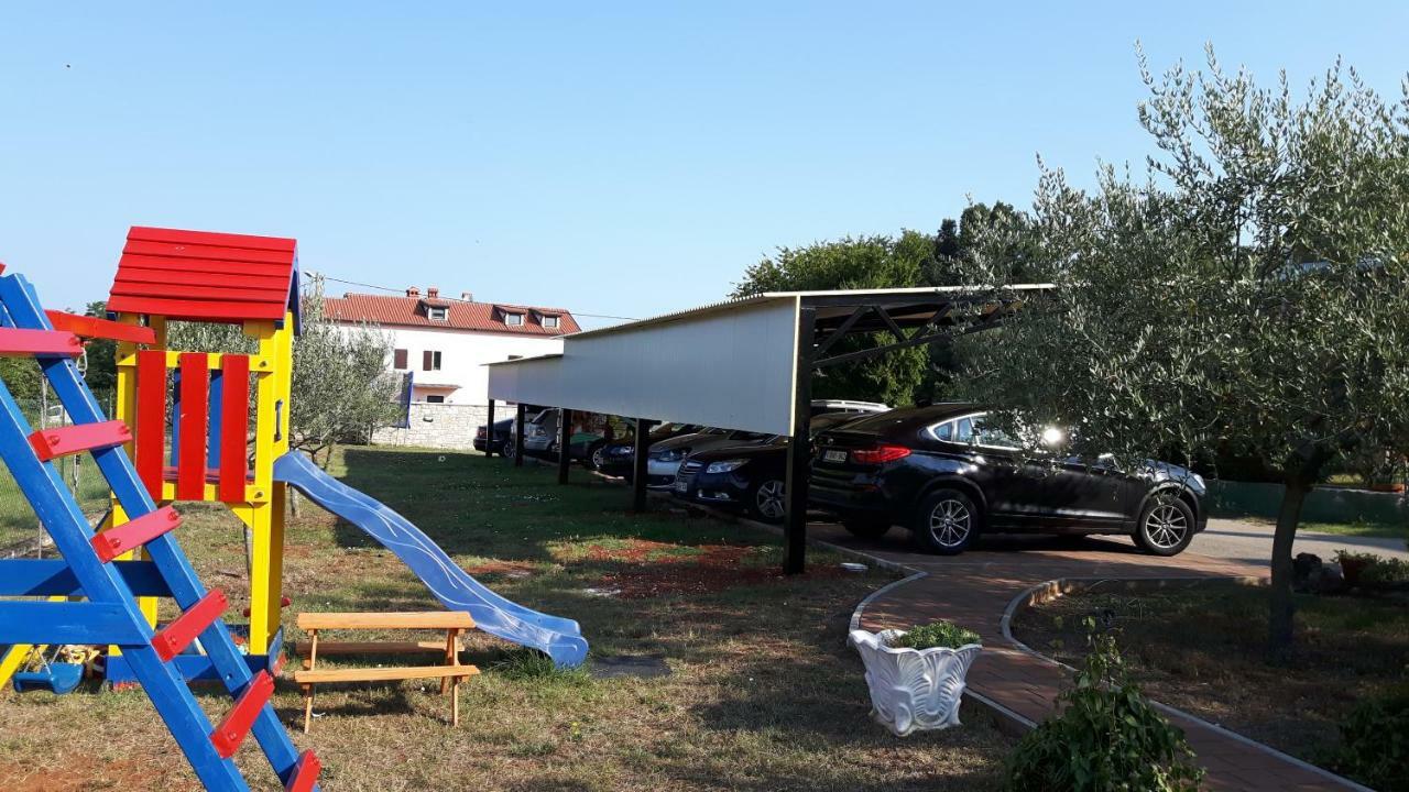 Apartments Villa Adamovic ウマグ エクステリア 写真